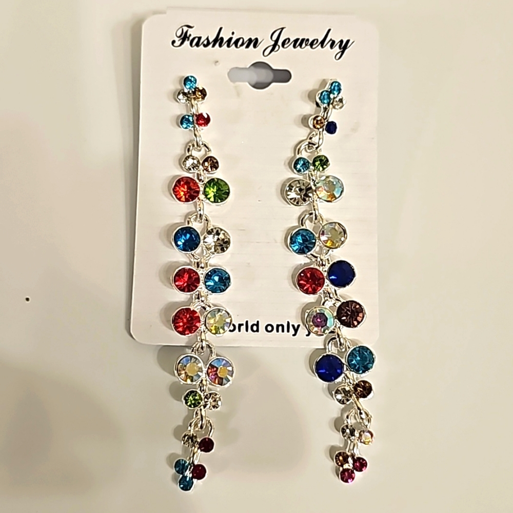 Silver Rhinestone drop earring.
